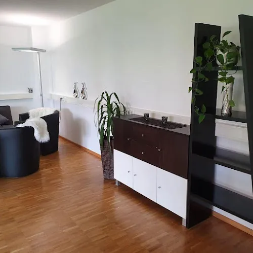 6 - Julia Aicher Friseure