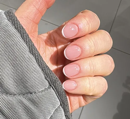 4 - Julia Kosmetik Studio - Nagelstudio - Wimpernverlängerung - Permanent Make - up