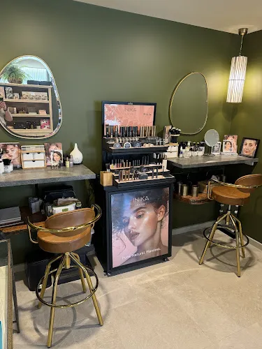 8 - Kaitlin Barra Blonde Specialist - Townsville