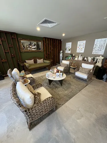 3 - Kaitlin Barra Blonde Specialist - Townsville