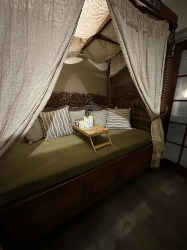 7 - Kaitlin Barra Blonde Specialist - Townsville