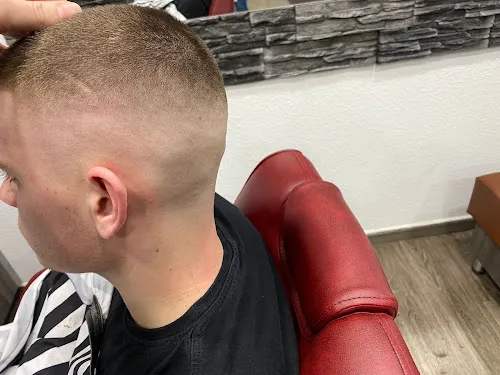 7 - Kamm & Schere Am Hafen Stade