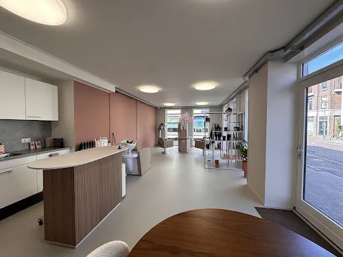 8 - Kapsalon Marlies Curls & More , krullenkapper cc1 knip techniek