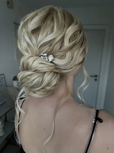 7 - KERNsaniert MakeUp | Styling | Skincare - Jessica Kern - Brautstyling