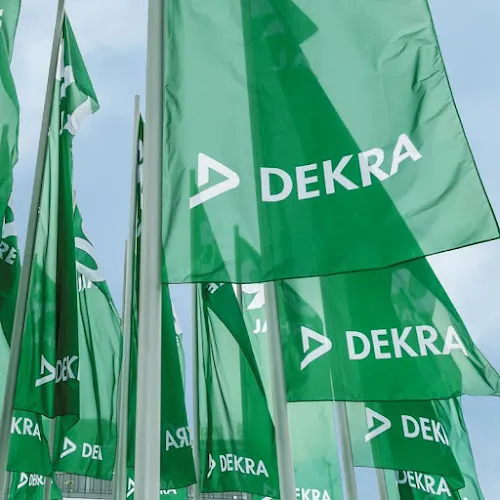 1 - Kfz Werkstatt . Auto Service Münsterstraße Meisterbetrieb der Kfz Innung .DEKRA -Anerkannter Prüfstützpunkt