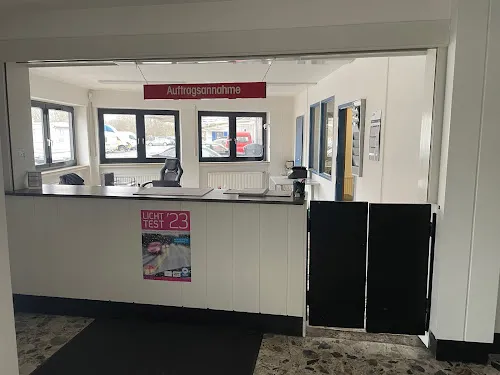 3 - Kfz Werkstatt . Auto Service Münsterstraße Meisterbetrieb der Kfz Innung .DEKRA -Anerkannter Prüfstützpunkt