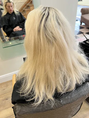 6 - Kiss Beauty Salon