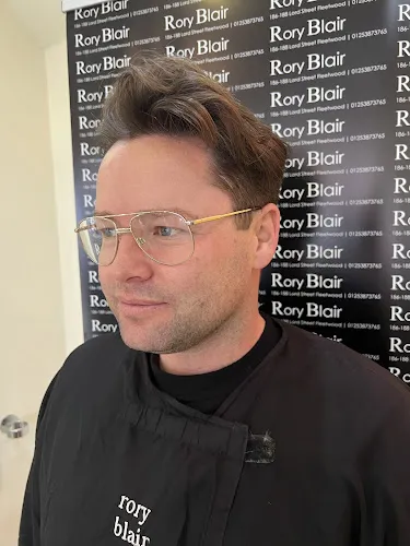 4 - Kiss Beauty Salon