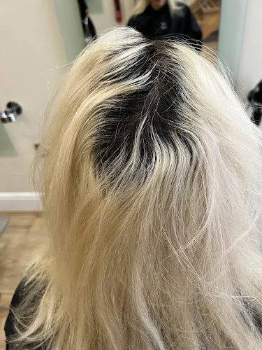 2 - Kiss Beauty Salon