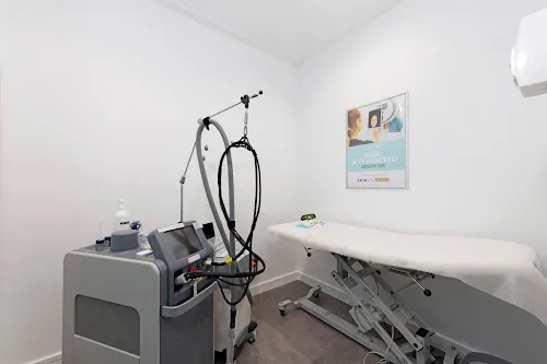 5 - Klara at Salon 51