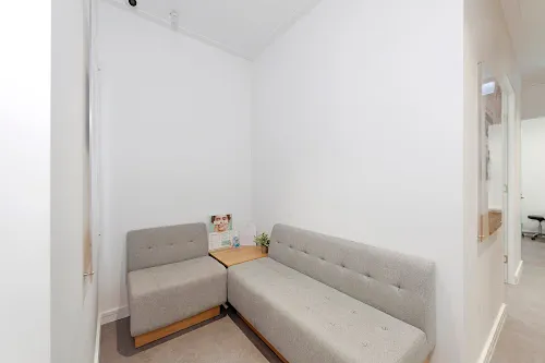 6 - Klara at Salon 51