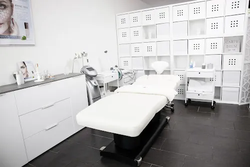 5 - KODRIC, IRENA • Body Sugaring