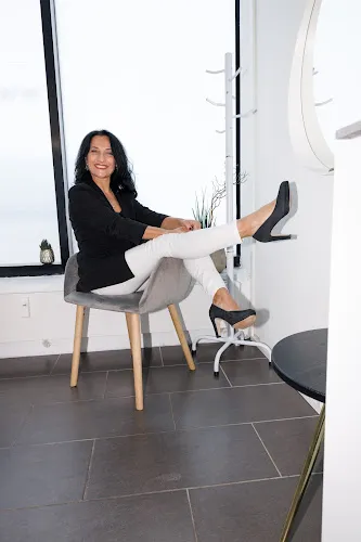 8 - KODRIC, IRENA • Body Sugaring