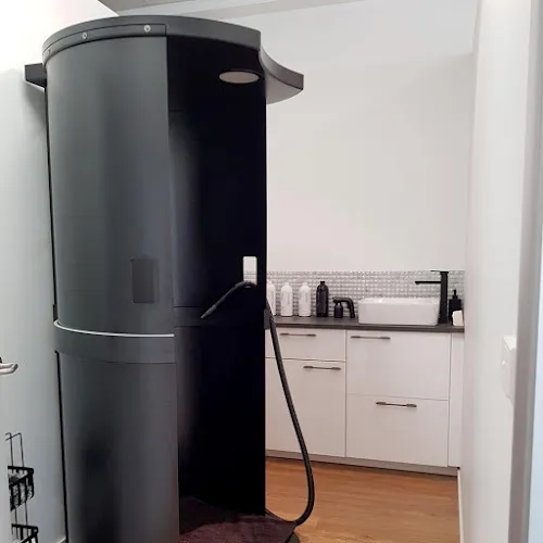 8 - Komals Beauty Salon