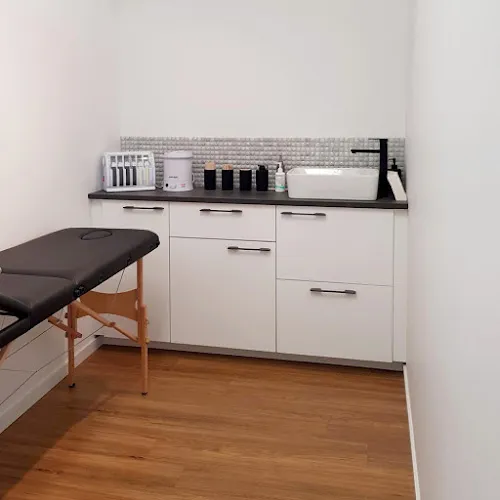 5 - Komals Beauty Salon