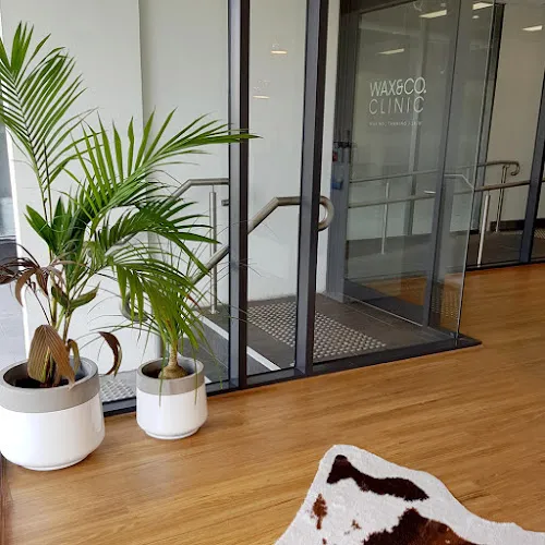 6 - Komals Beauty Salon