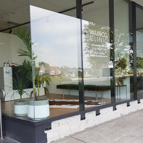 4 - Komals Beauty Salon