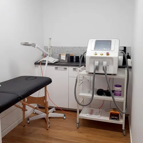 3 - Komals Beauty Salon