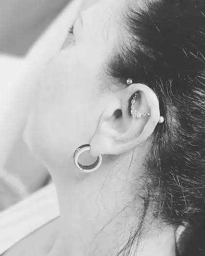 4 - Kosmetický a vizážistický salón Jájina & Pavla Piercing/Make-up Art