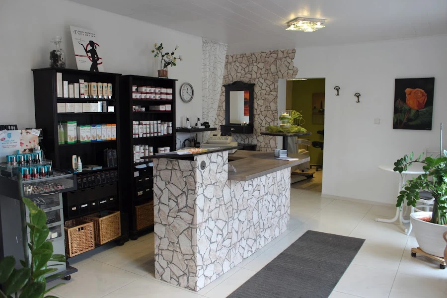 1 - Kosmetik & Nails