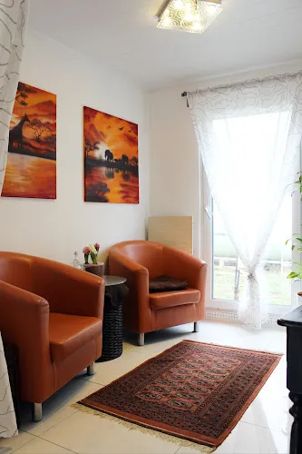 6 - Kosmetik & Nails