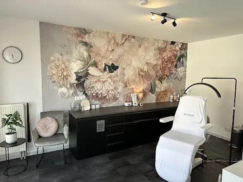 6 - Kosmetik im Medic-Center UG (haftungsbeschränkt)