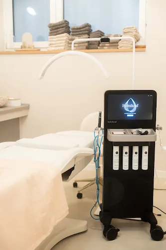 3 - Kosmetikerin & Permanent Make Up Artist - Hannover