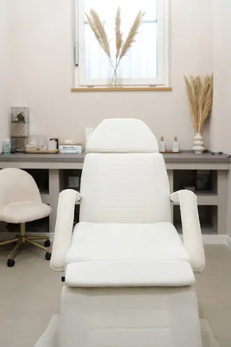 2 - Kosmetikerin & Permanent Make Up Artist - Hannover