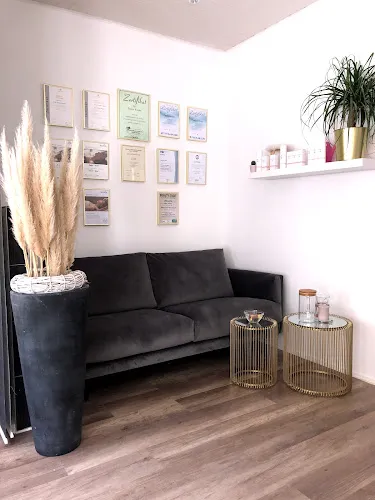 8 - Kosmetikstudio Goldstück by Lea Jordan