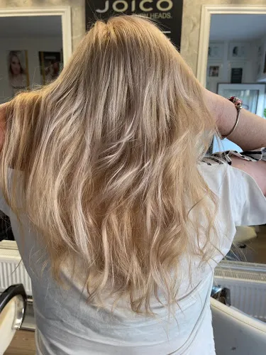 4 - KRAINA FRYZUR Karina Orłowska