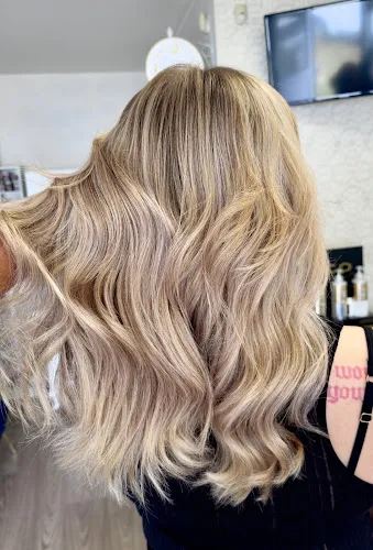 6 - KRAINA FRYZUR Karina Orłowska