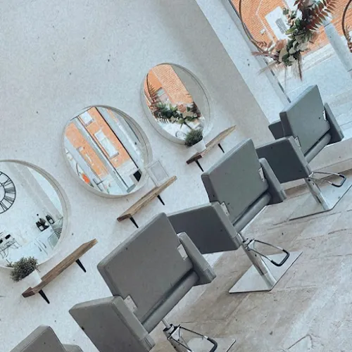 7 - Kreations Hair Studio