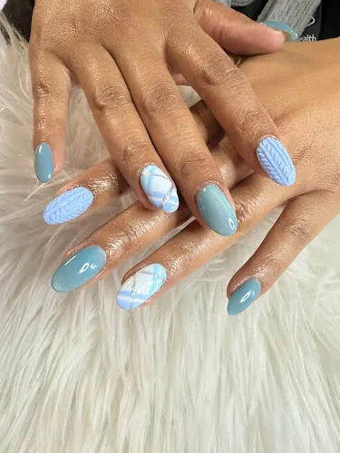 7 - Kute Nails