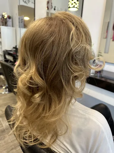 4 - La Coiffeur Marea