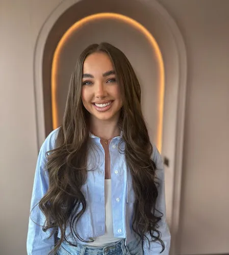 6 - La Lune Hair Design