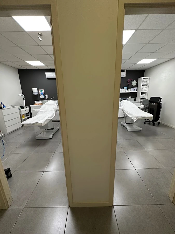 1 - La Perla hair & beauty center