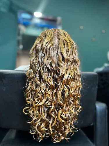 5 - Lady LashALot and Beauty