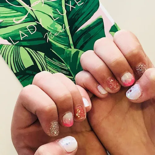 2 - Lady Luxe Nails