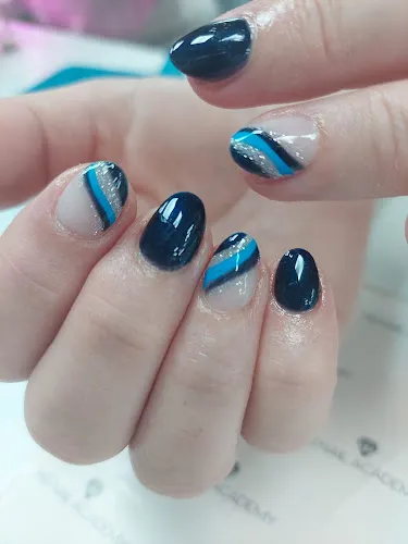 4 - Lakeside Hair Oasis