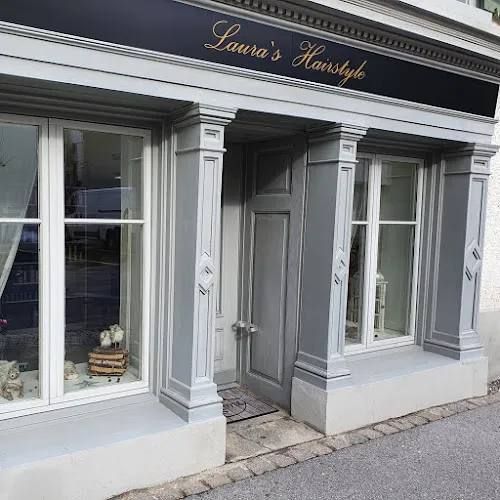 4 - Lauras Hairstyle