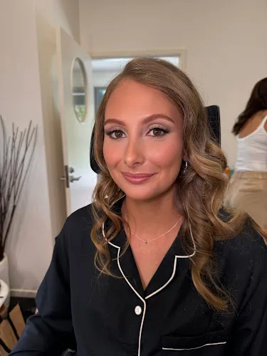 8 - Lavish Artistry Lounge