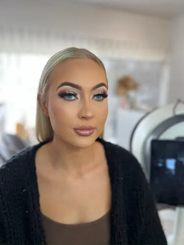 3 - Lavish Artistry Lounge