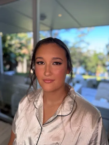 4 - Lavish Artistry Lounge