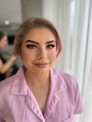 6 - Lavish Artistry Lounge