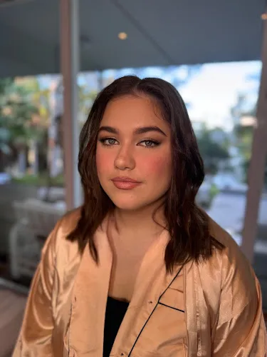 5 - Lavish Artistry Lounge