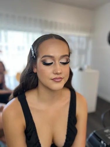 2 - Lavish Artistry Lounge