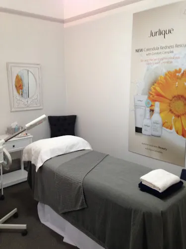 5 - Lavish Locks Hair Salon