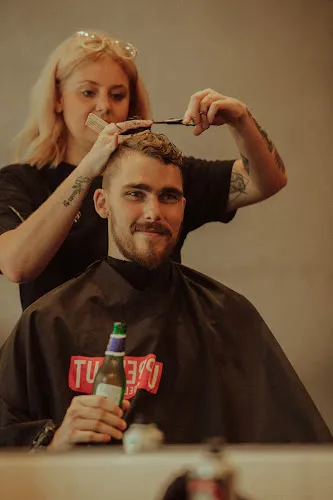 6 - Leas Mens Hairstylist