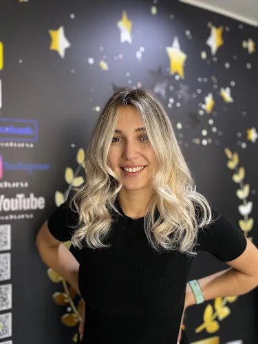 3 - Lee Ren Beauty Salon