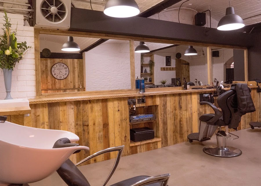 1 - LEGEND BARBER YATE ( Traditional Turkish barber)